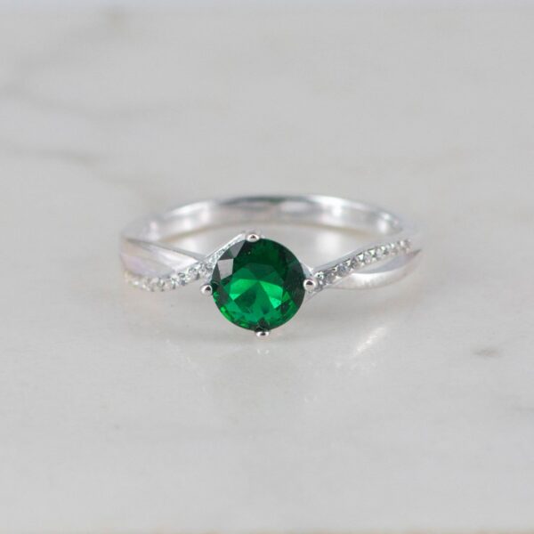 ANILLO SOLITARIO CRUZADO CIRCON VERDE